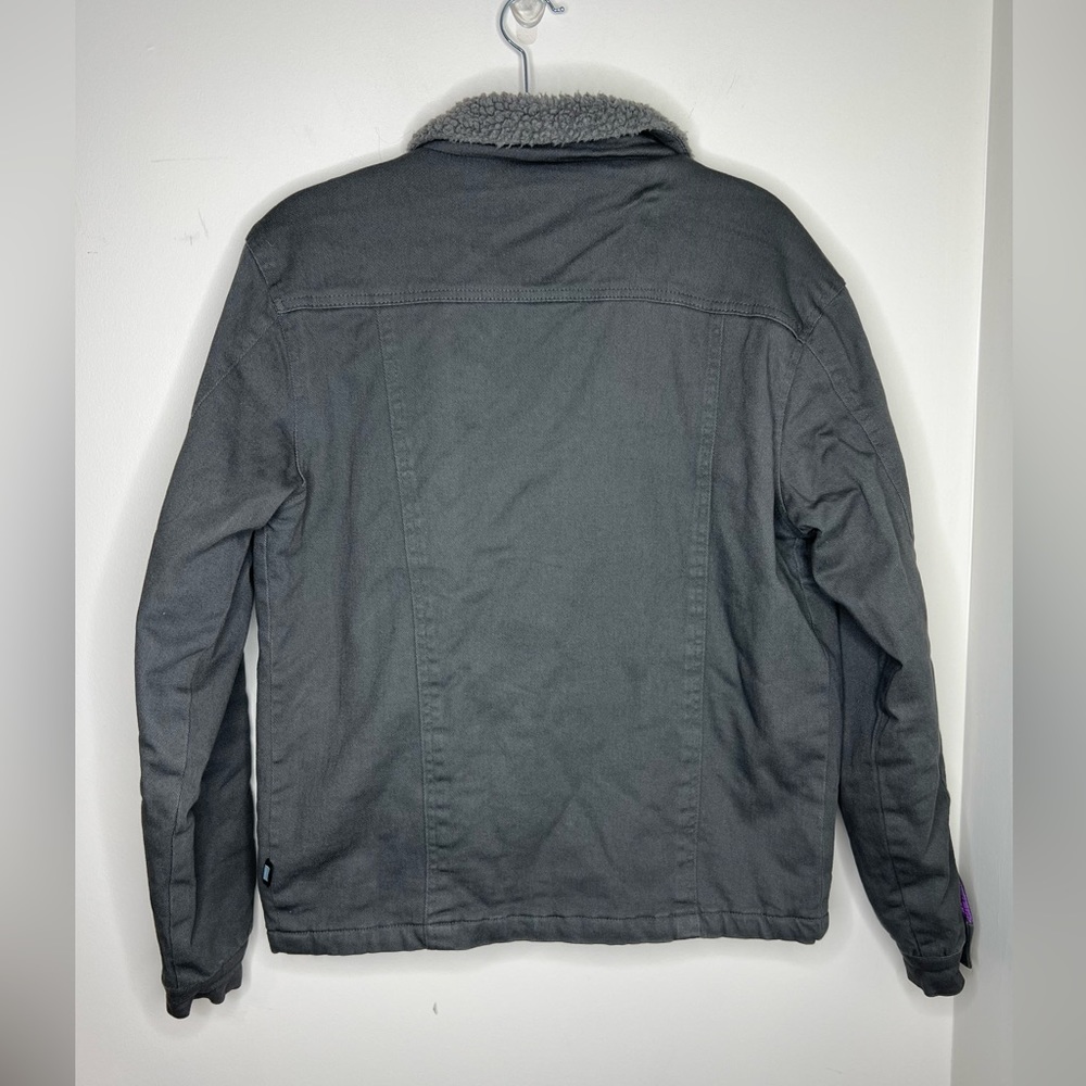 Beautiful Giant Men’s Jacket. Gray Sherpa collar style trucker button up jacket. - Picture 2 of 6